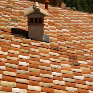 Travaux de couverture zinguerie sur une toiture de maison à Muret près de Toulouse